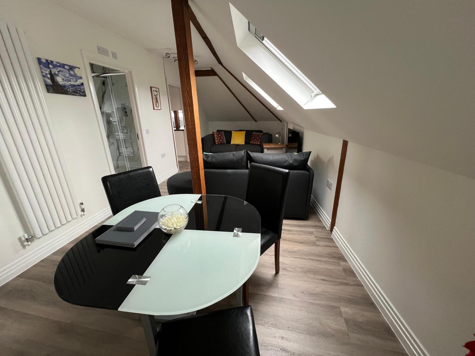 Glastonbury Secret Retreat - 1 Bd Split-Level Apt, Sleeps 3 Exterior foto