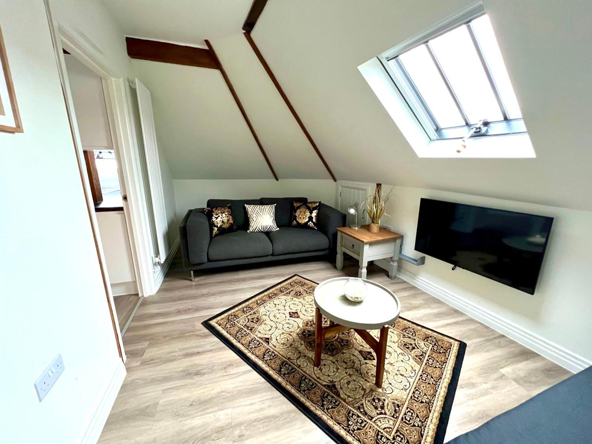 Glastonbury Secret Retreat - 1 Bd Split-Level Apt, Sleeps 3 Exterior foto